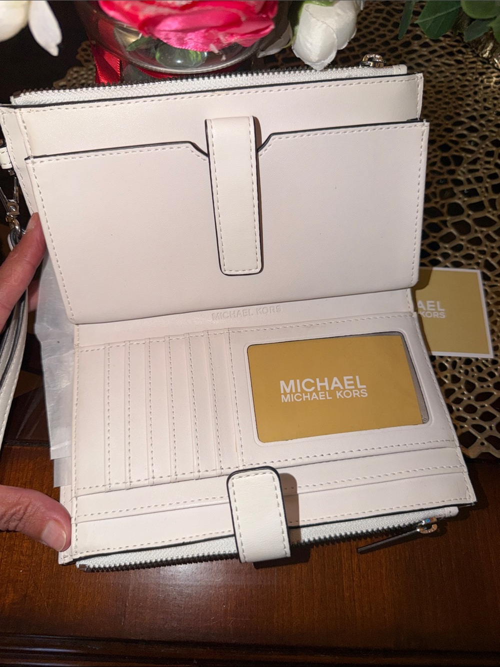 NWOT Michael Kors White Quilted Leather Zip Wristlet Wallet - Picture 4 of 9